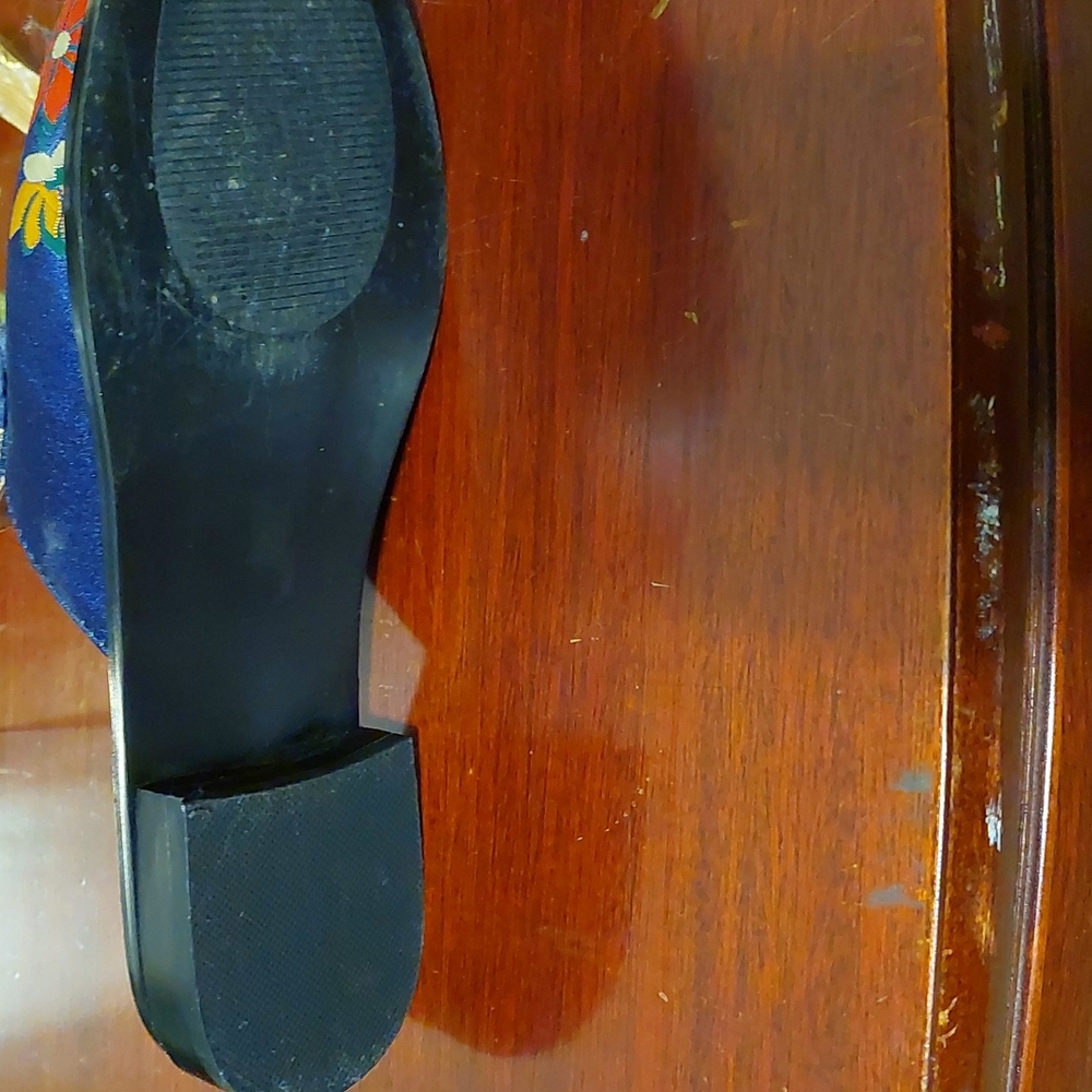 Shoes - Picture 3 of 4